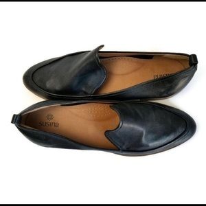 Susina Kellen Almond Toe Black Loafer